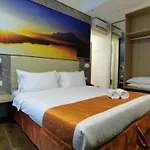 Kingston Hotel