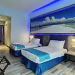 Kingston Hotel